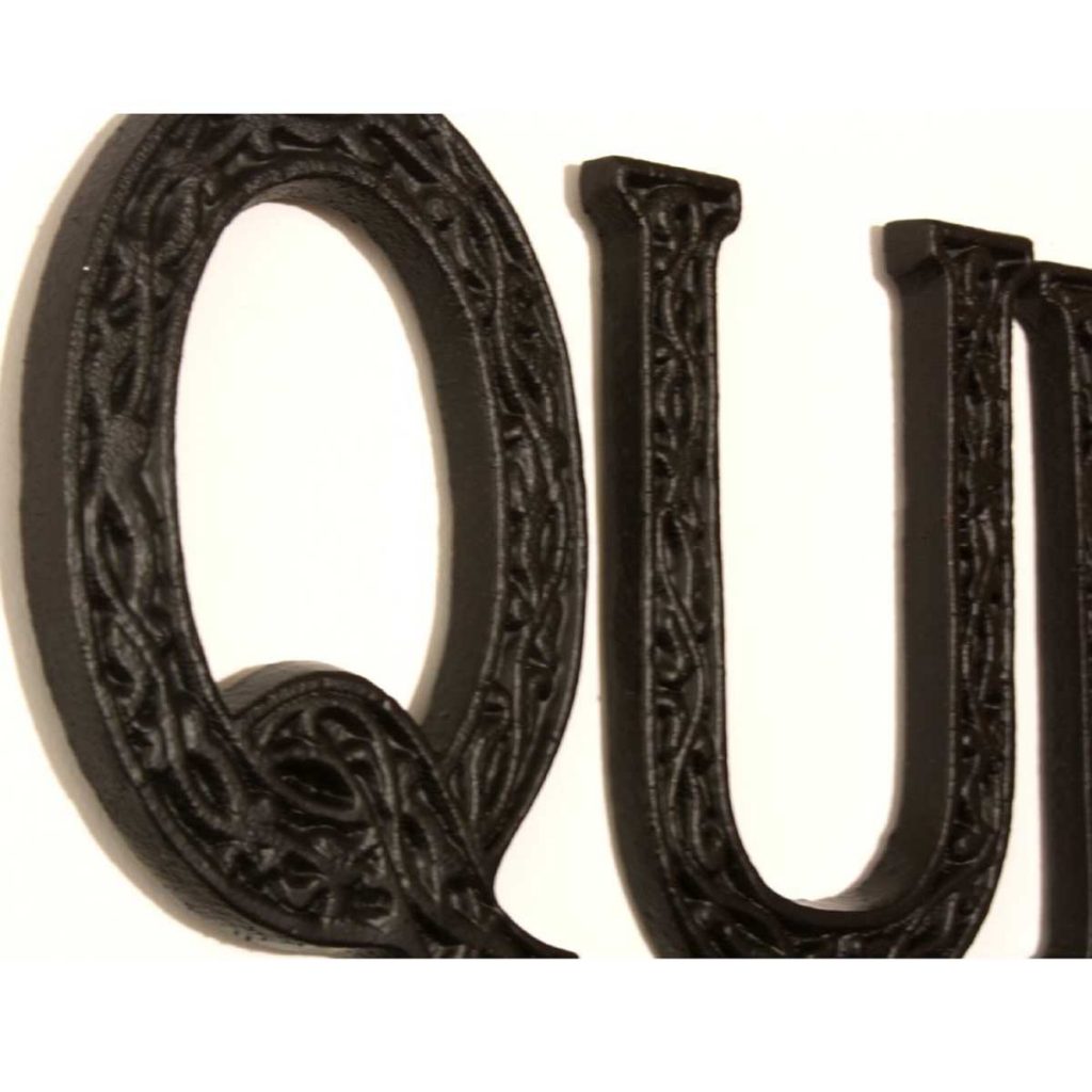 YF1045B-DETAIL Decorative Black Painted Metal QUEEN Wall Plaque Sign 5 Hooks