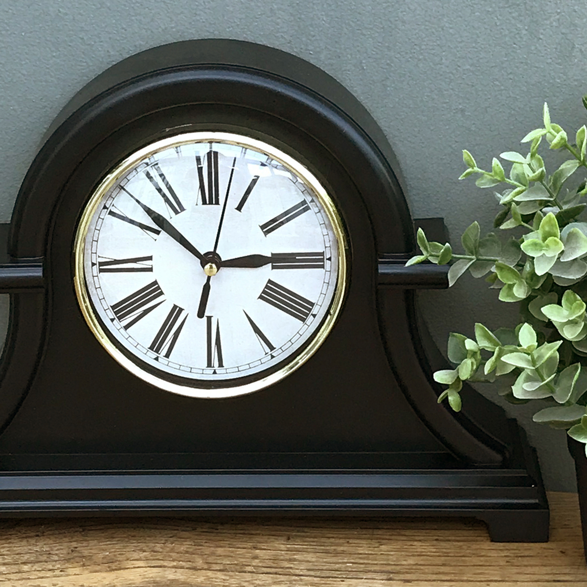 EG335_2 Traditional Style Black Mantel Clock Interior Flair