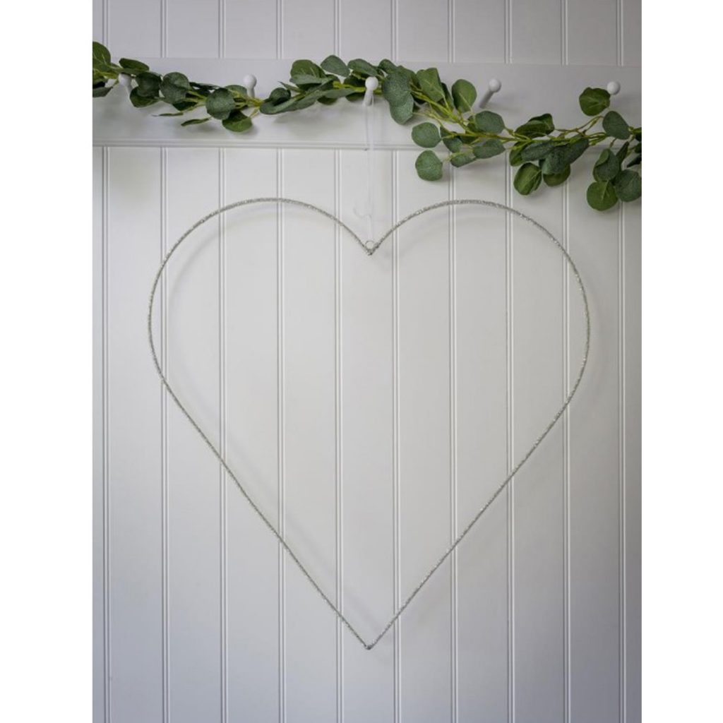 17AW08 Large White Hand Decorated Heart a